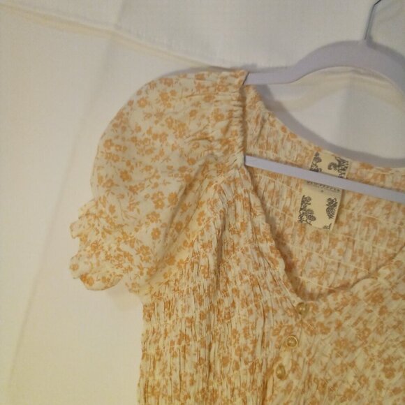 Blu Pepper Blouse Women S Short Sleeve Cropped V-Neck Smocked Floral Tan - Picture 3 of 14